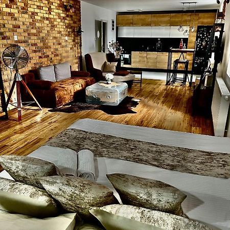 Underground Apartment Bratislava-Nivy Ngoại thất bức ảnh