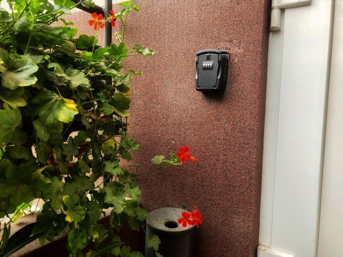 Underground Apartment Bratislava-Nivy Ngoại thất bức ảnh