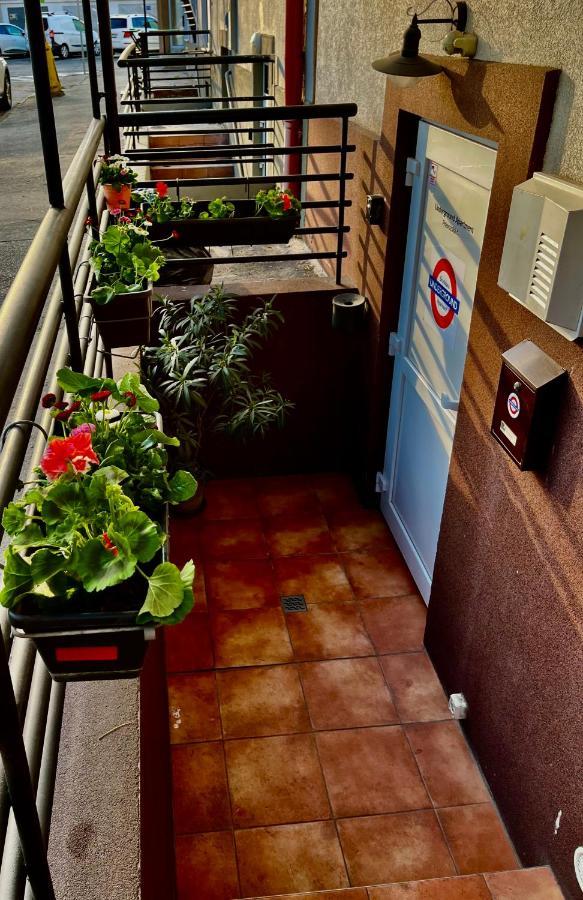 Underground Apartment Bratislava-Nivy Ngoại thất bức ảnh