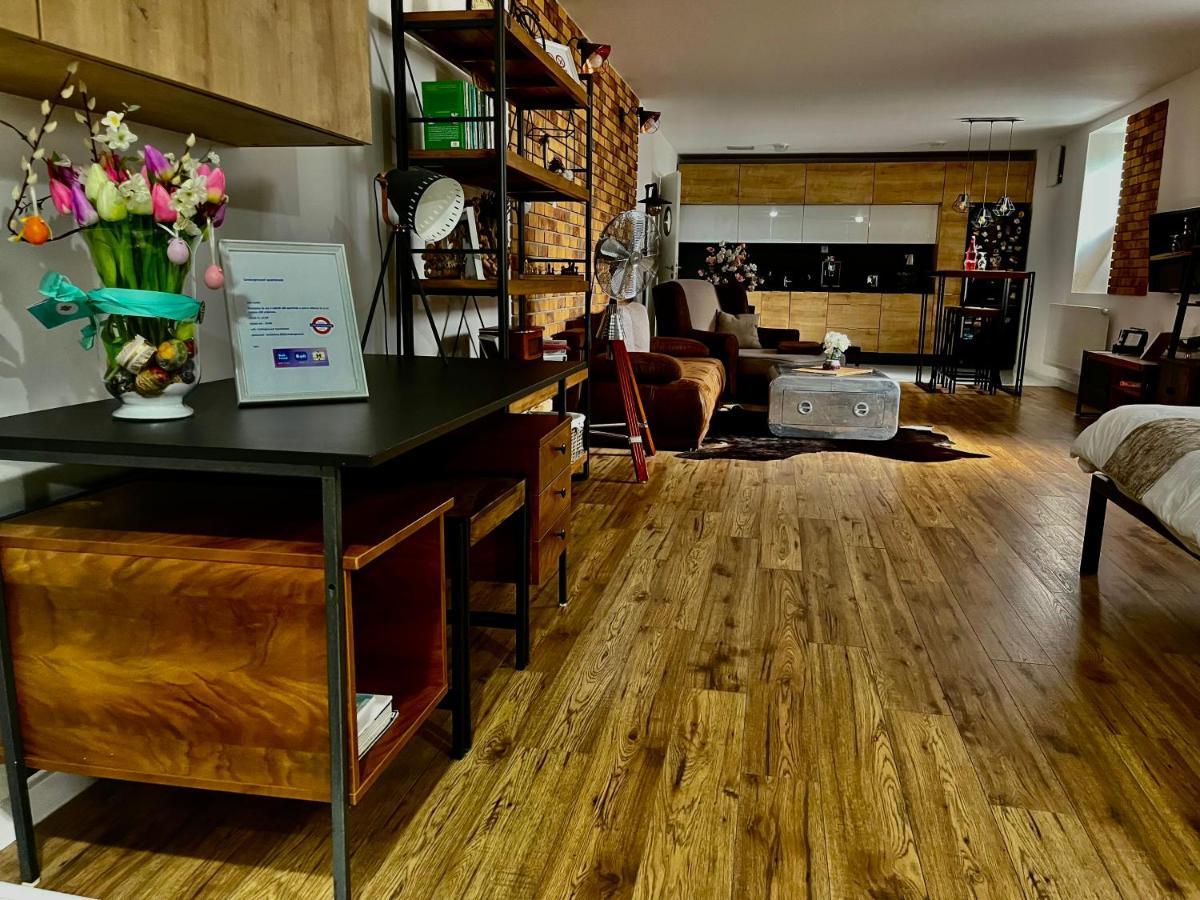 Underground Apartment Bratislava-Nivy Ngoại thất bức ảnh