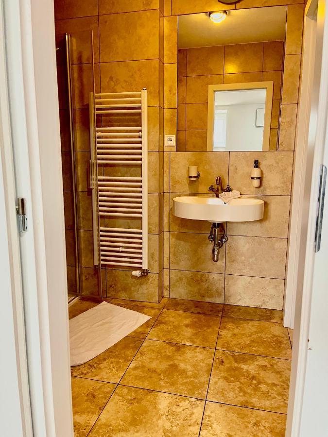 Underground Apartment Bratislava-Nivy Ngoại thất bức ảnh